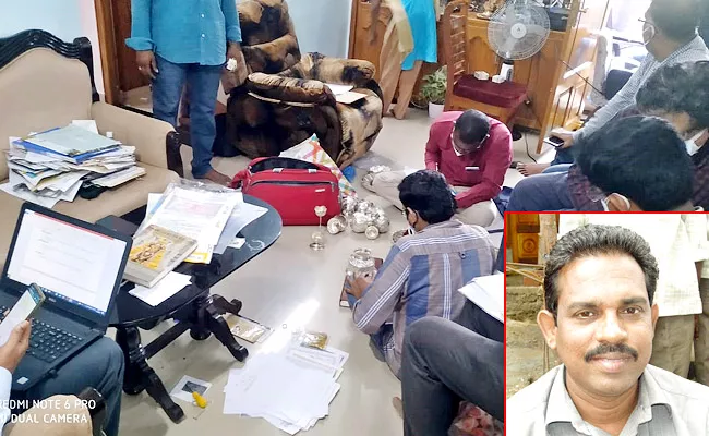 Corrupt Panchayat Raj Bill Collector Entangled With ACB - Sakshi