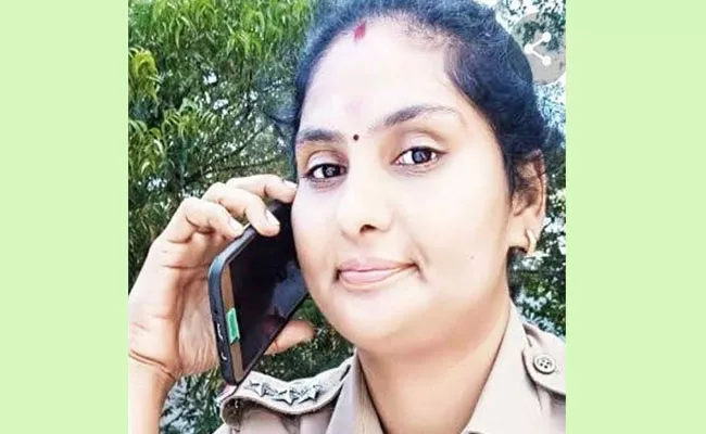 Inspector Of Police Vasanthi Accused Of Extortion At Tamil Nadu - Sakshi