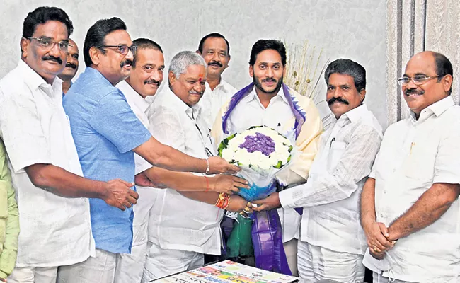 APNGO Leaders Met CM YS Jagan - Sakshi