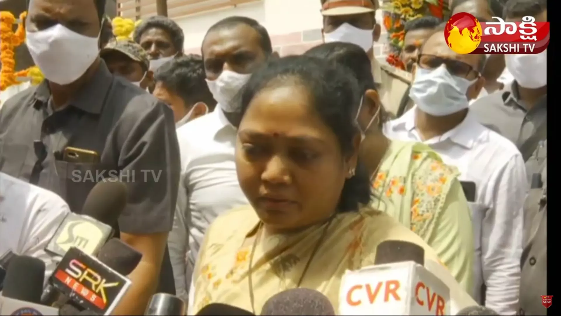 AP Home Minister Mekathoti Sucharitha Lashes Out Pawan Kalyan