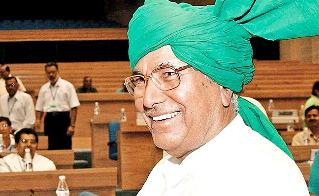 Om Prakash Chautala Finally Cleared 10th Class - Sakshi