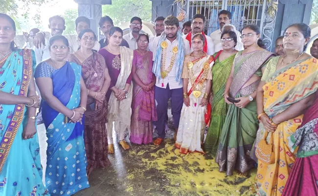 Man Married Lover After Women protest Outside His House In Khammam - Sakshi