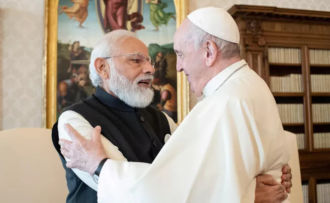 Narendra Modi Meets Pope Francis at Vatican City And Invites Him India - Sakshi