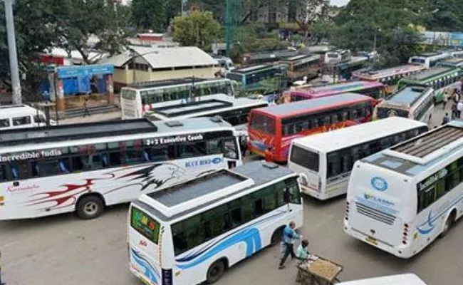 Bus Operators Cash In On Dasara Rush In Hyderabad - Sakshi