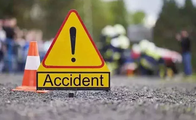 Man Killed When A Bus Collided With Him While He Was Talking On Phone - Sakshi