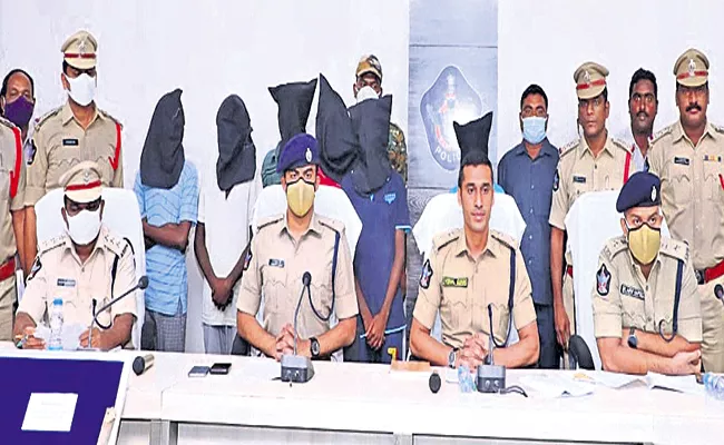 Criminal Gang Arrested by Guntur Rural Police - Sakshi