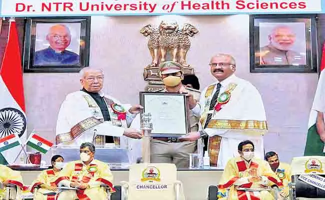 AP Governor Biswabhusan Harichandan Speech At NTR Health University Graduation Ceremony - Sakshi