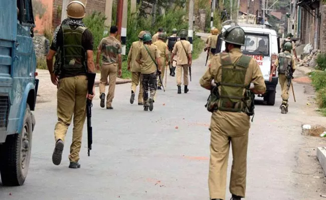 Two Lashkar-e-Taiba terrorists killed in encounter in Jammu kashmir - Sakshi