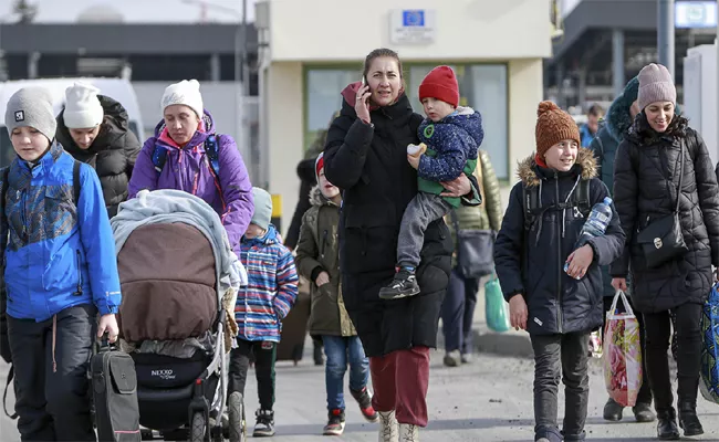 UNICEF: More Than 10 Lakh Ukraine Children Crossing Borders  - Sakshi