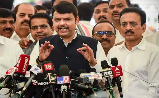 Mumbai Police Summons Devendra Fadnavis To Appear On Sunday In Phone Tapping Case - Sakshi