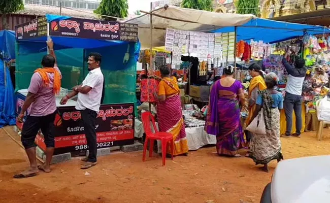 Karnataka: Muslim Vendors Banned At Karnataka Temple Fairs - Sakshi