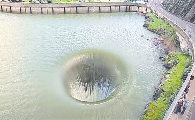 Watery Portal Glory Hole At Monticello Dam Attracts Locals Attention For Climate Change - Sakshi