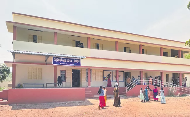 East Godavari District Bendapudi Zilla Parishad High Schools Students - Sakshi