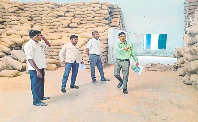 Telangana: Fci Conducts Surprise Checks in Raw Rice Mills - Sakshi