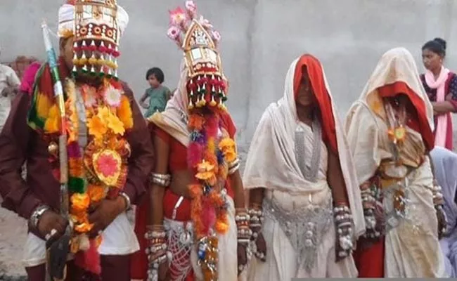 Maurya Marries Partners At Same Time As Per Tribal Customs - Sakshi