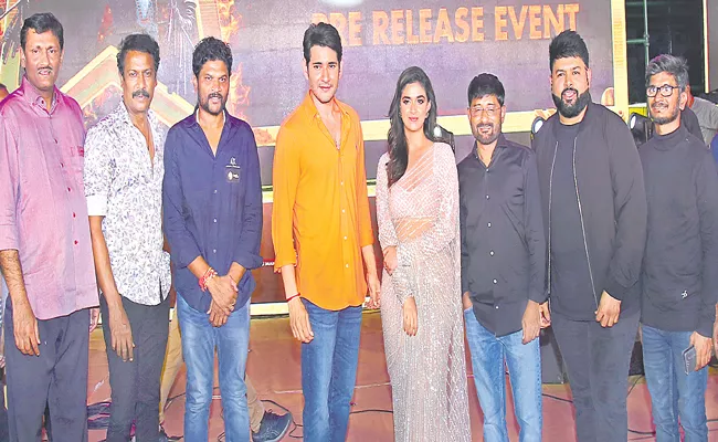 Mahesh babu Sarkaru Vaari Paata Pre Release Event At Hyderabad - Sakshi