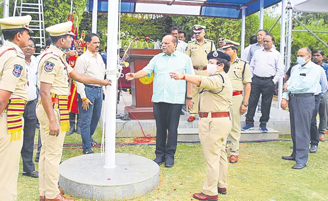 CS Somesh Kumar Inspects The Rehearsal For State Formation Day - Sakshi