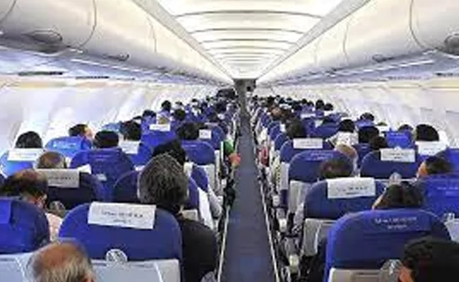 Indigo Flight Passengers Praise the Pilot for Saving Lives - Sakshi