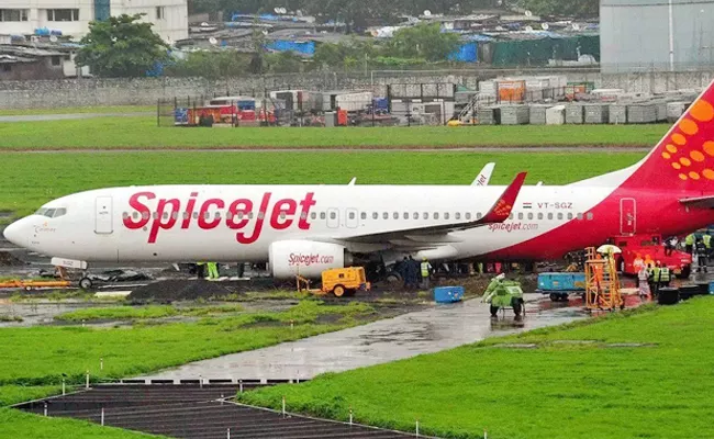 DGCA issues show cause notice to SpiceJet - Sakshi