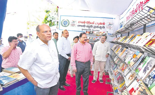 CS Somesh Kumar And DGP Visited The Book Exhibition At Lb Stadium - Sakshi
