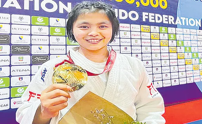 India Linthoi Chanambam wins historic gold at World Cadet - Sakshi