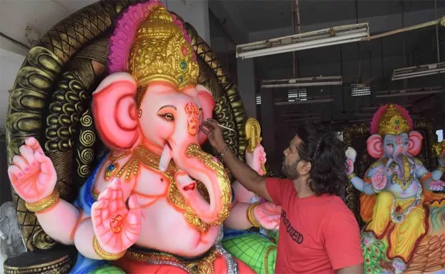 Price of Ganesh Idols Increases as raw Material Costs Rise - Sakshi