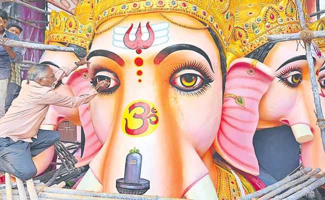 Khairatabad Mahaganapati Installed Eyes For Ganapati - Sakshi