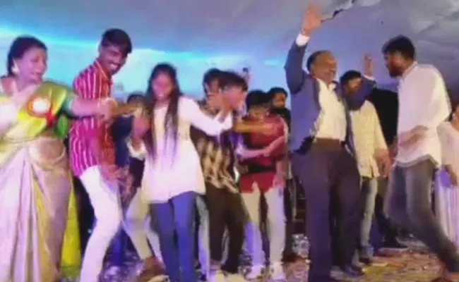 Telangana University Vice Chancellor Dance After Ganesh Immersion - Sakshi
