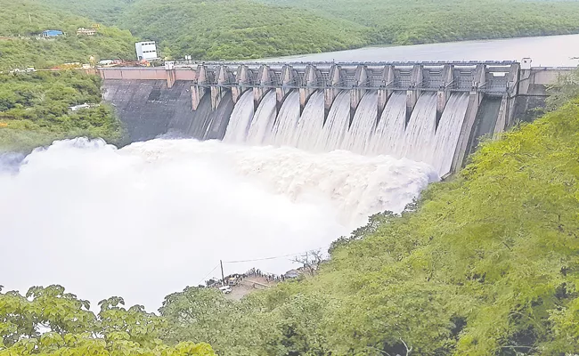 Godavari River: Water Level Reached 52. 6 Feet At Bhadrachalam - Sakshi