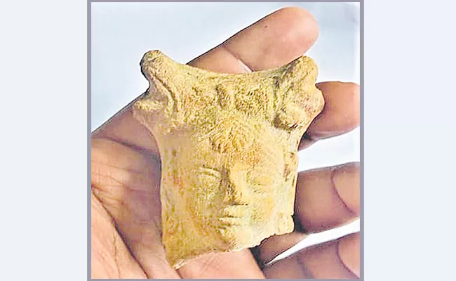 Telangana: Terracotta Female Yakshini Sculpture Found In Siddipet - Sakshi