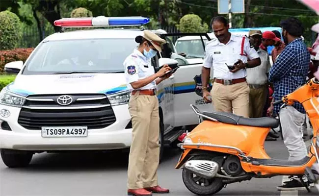 30 Vehicles Traffic Violations Penality Paid Rs.68 Lakhs In Five Years  - Sakshi
