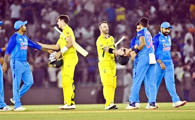Worst Fielding-Bowling Main Reason For India Loss Match Vs AUS 1st T20 - Sakshi