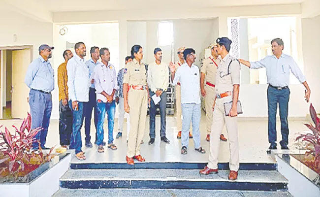 Police Commissioner Swetha Instructed To Prepare Police Complex Buildings - Sakshi