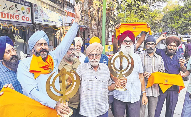 Dispute Over Thackeray Eknath Shinde New Symbol For Andheri - Sakshi