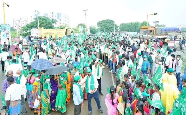 AP: Break for Amaravati Yatra at Konaseema Ramachandrapuram - Sakshi