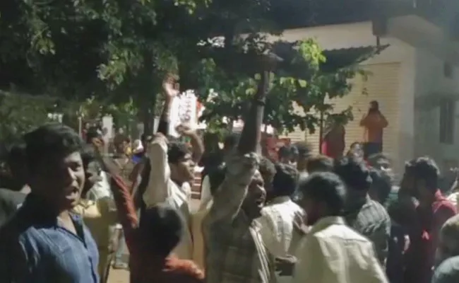 Protest Against BJP Candidate Komatireddy Rajagopal Reddy - Sakshi