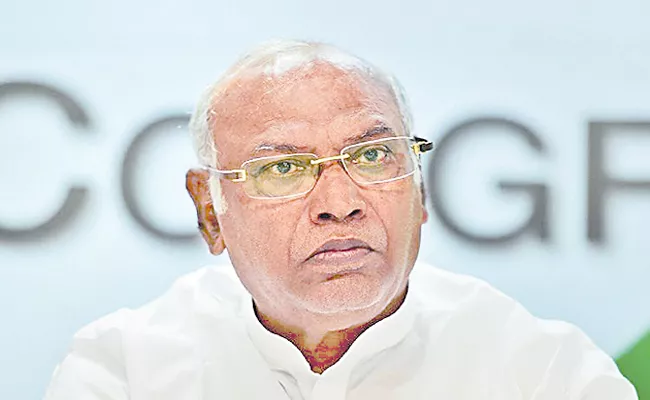 Mallikarjun Kharge rubbishes BJP claim of him being Sonia remote control - Sakshi