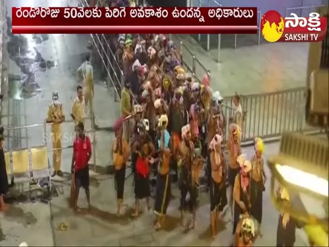 Huge Devotees Rush At Sabarimala Temple
