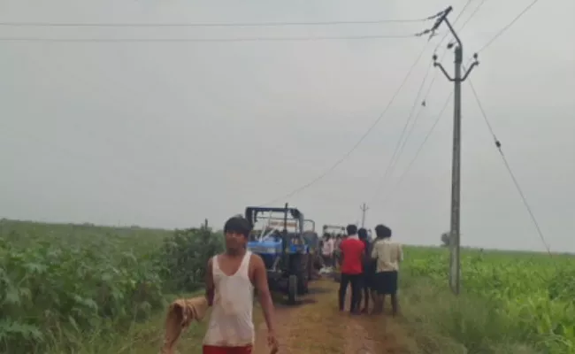 Anantapuram: Laborers Died Due to Power Lines Mishap - Sakshi