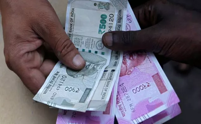 Money Distributing Indiscriminately in Munugode Bypoll - Sakshi