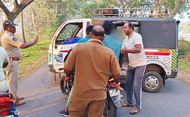 Krishna District Police Clarify On Father Shifts Son Body On Bike - Sakshi