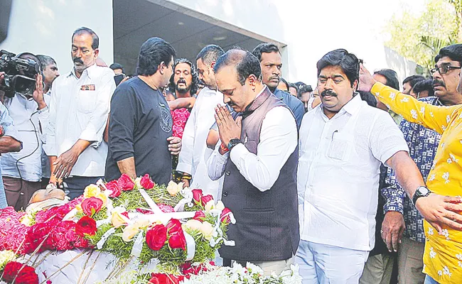 Telangana Politicians Pay Tribute To Kaikala Satyanarayana - Sakshi