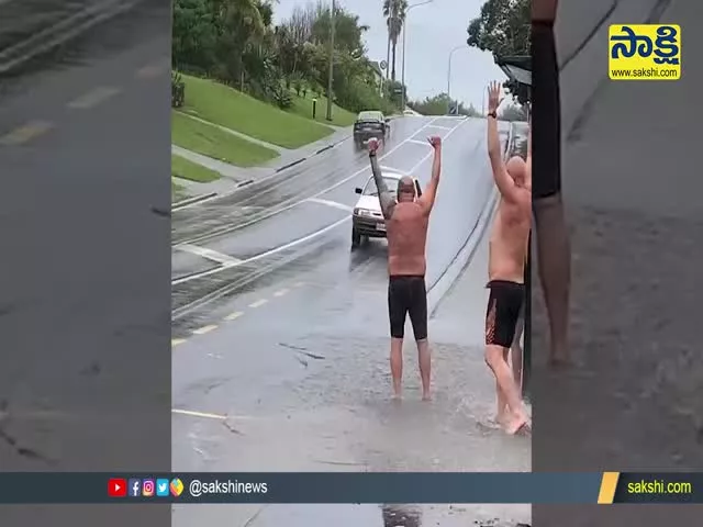 Viral Video: Bathing on The Road with The Help of Cars