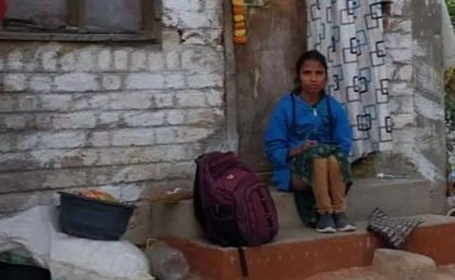 Classmate Trapped Young Woman Name Of Love At Karimngar District - Sakshi