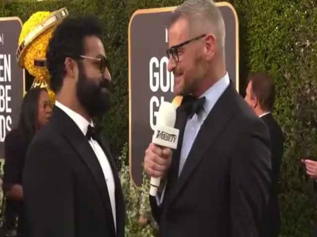 Jr NTR Surprises Reporter With Special Gift at Golden Globes 2023