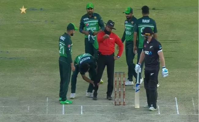 PAK VS NZ 2nd ODI: Mohammad Wasim Jr Accidentally Hits Umpire Aleem Dar - Sakshi