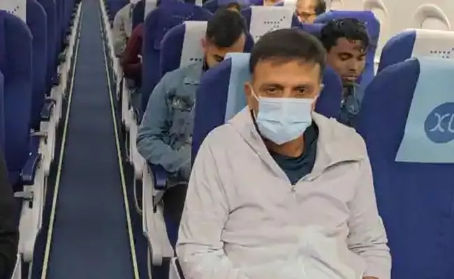 Rahul Dravid leaves Team India Flies Bengaluru Due To Health Issues - Sakshi