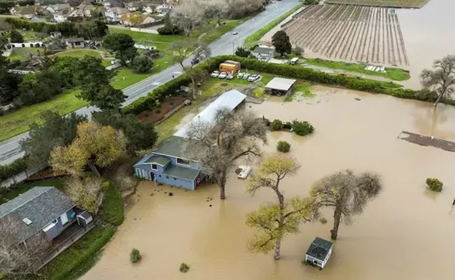 US California Storm Many Dead Thousands Evacuated - Sakshi