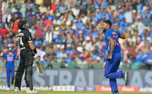 IND VS NZ 2nd ODI: Hardik Pandya Registered Best Bowling Figures - Sakshi