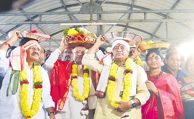 Minister Indrakaran Reddy Presented Silk Clothes To Goddess Basara Saraswati - Sakshi